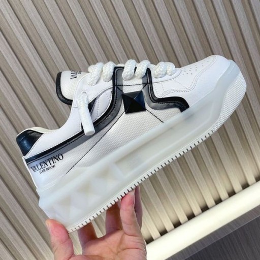 Valentino Um parafuso prisioneiro XL Baixo-Top Tênis Unissex Bezerro Branco/Preto
