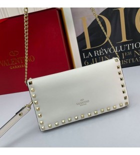 Valentino Pequeno Rockstud Wristlet Embreagem Com A Cadeia De Pelica Branca
