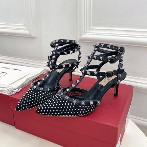 Valentino Rockstud Ketrecbe Zárt Szivattyúk Nők Háló, Kristályok, Hevederek, Fekete