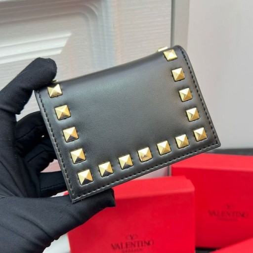 Valentino Kis Rockstud Fedél Tárca, A Fekete Borjúbőr