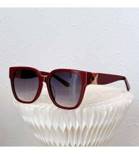 Valentino VA4111 Squared Napszemüveg-Acetát Keret Római Stud Bordó