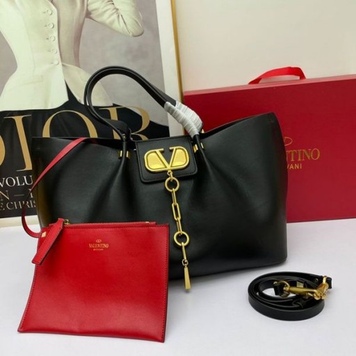 Valentino Mór VLogo Éalú Tote I Calfskin Dubh