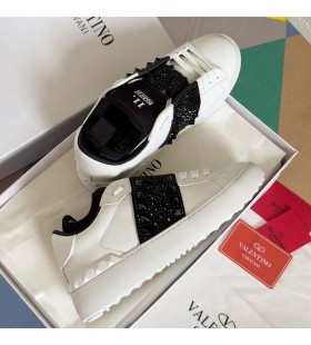 Valentino Rockstud Gan Teideal Sneakers Le Súilíneach Studs Unisex Calfskin Bán/Dubh