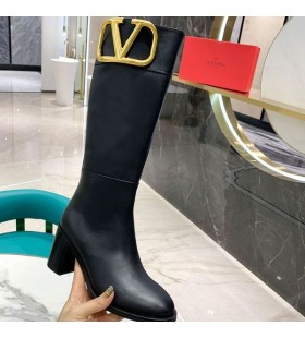 Valentino Supervee Glúine Rúitín Buataisí Mná Calfskin Dubh