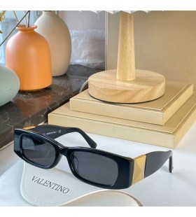 Valentino VA4105 Rettangolare Occhiali da sole in Acetato Con Romano Stallone Nero
