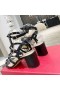 ヴァレンティノRockstudサンダルと足首のストラップが女性Calfskin黒