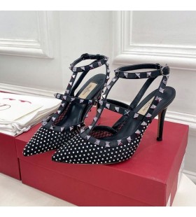 ヴァレンティノRockstudポンプの女性メッシュと結晶ストラップ黒
