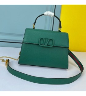 Valentino小Vslingのハンドバッグ、粒状感をCalfskin緑