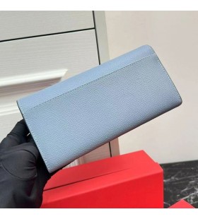 ヴァレンティノ大VLogo署名Bifold財布、粒状感をCalfskinスカイブルー