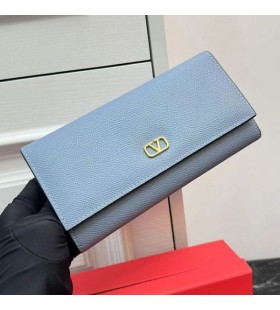 ヴァレンティノ大VLogo署名Bifold財布、粒状感をCalfskinスカイブルー