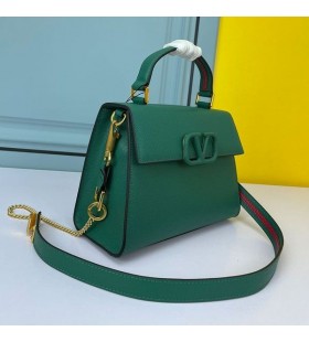 Valentino小Vslingのハンドバッグ、粒状感をCalfskin緑