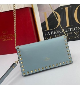 Valentino小Rockstud WristletクラッチチェーンにCalfskinスカイブルー