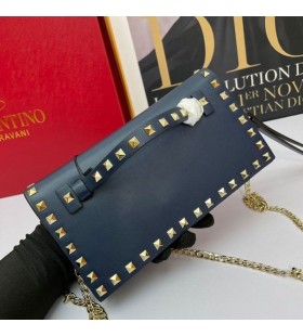 Valentino小Rockstud WristletクラッチチェーンにCalfskin紺
