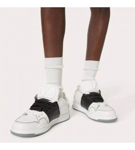 バレンチノオススケートスニーカーとVLogo男女共用Calfskinや布ホワイト/ブラック