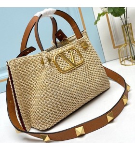Valentino Små VLogo Signatur Shopping Bag Med Romerske Pigger I Syntetisk Riffia Beige