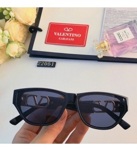 Okulary Przeciwsłoneczne Valentino 22051 W Kwadratowej Oprawie Z Octanu Z Kryształami Vlogo W Kolorze Czarnym