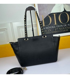 발렌티노의 작은 Rockstud Tote 에서 송아지 입자 Black/Gold