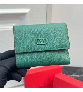 발렌티노의 작은 VLogo 서 삼중 지갑에서 송아지 입자 그린