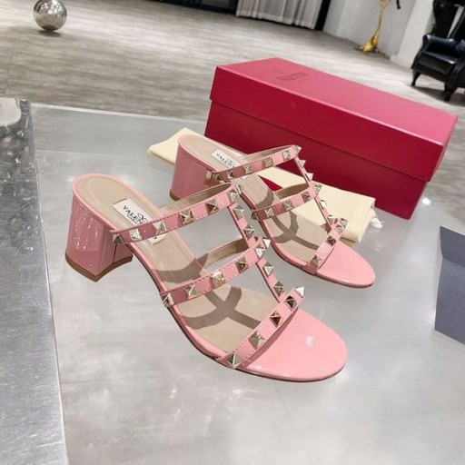 Ženske japanke na debelom petu Valentino Rockstud Od lakirane kože Ružičaste boje