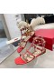 Ženske Sandale Na ravne cipele Valentino Rockstud S Remenom Na щиколотке Od Teleće Kože Crvene Boje