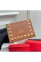 Novčanik Valentino Small Rockstud s ventilom od teleće kože smeđe boje