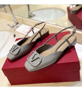 Valentino VLogo Branded Sandale Na Ravne Cipele Od Lakirane Kože Sive Boje