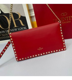 Valentino Stora Rockstud Wristlet Koppling Med Kedja I Kalvskinn Röd