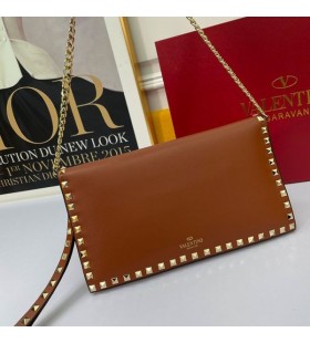Valentino Stora Rockstud Wristlet Koppling Med Kedja I Brunt Kalvskinn