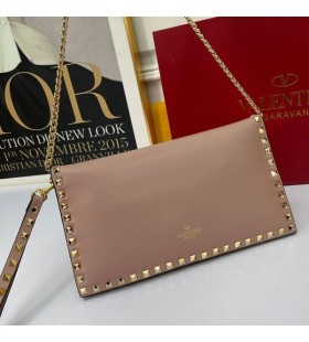 Valentino Stora Rockstud Wristlet Koppling Med Kedja I Kalvskinn Rosa