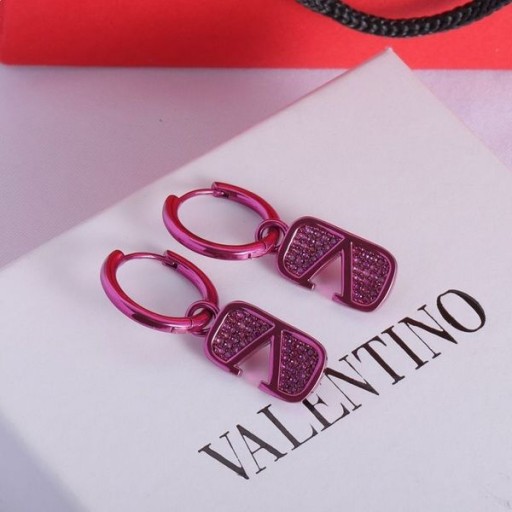 Swarovski Kristalleri Mor ile Metal Valentino Küçük VLogo İmza Pin Küpe