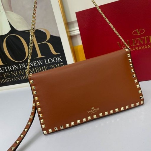 Dana Derisi Kahverengi Zincirli Valentino Büyük Rockstud Bileklik Debriyaj