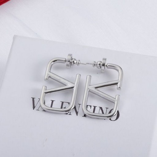 Metal Gümüşten Valentino Mini VLogo İmzalı Küpeler