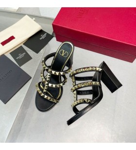 Valentino Rockstud Sınırsız Çıtçıt İle Büyük Topuklu Slaytlar Kadın Dana Derisi Siyah