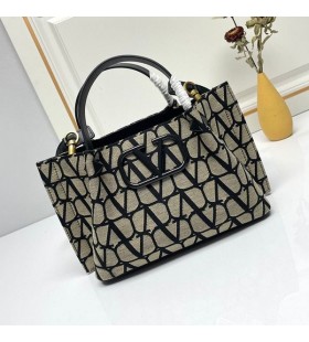 Valentino Küçük VLogo İmzalı Alışveriş Çantası, Toile Iconographe Kumaş Siyah Çıtçıtlı