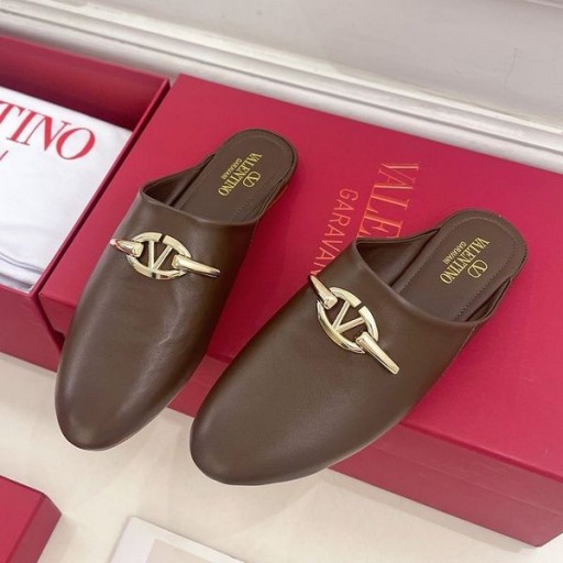 Valentino VLogo Encadenado Slip-On De Las Mulas, Las Mujeres De Piel De Becerro De Café
