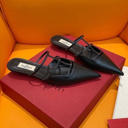 Valentino Rockstud Tenue De Las Mulas, Las Mujeres De Piel De Becerro Negro/Negro