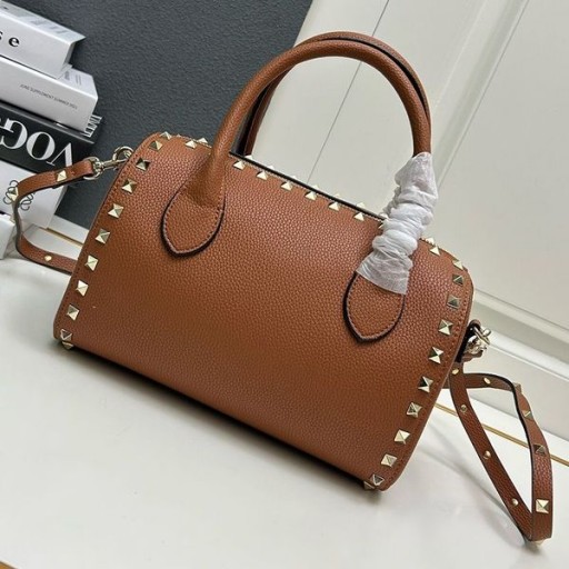 Valentino Pequeño Rockstud De Boston Bolsa De Grano De Piel De Becerro Marrón