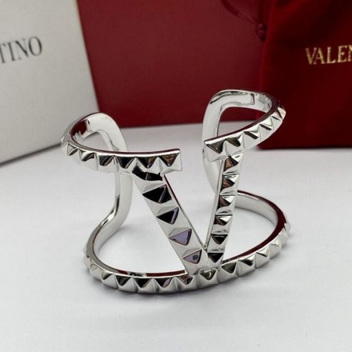 Valentino Gran VLogo Firma De La Pulsera En Metal Sin Límite De Clavos De Plata