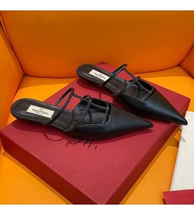 Valentino Rockstud Tenue De Las Mulas, Las Mujeres De Piel De Becerro Negro/Negro