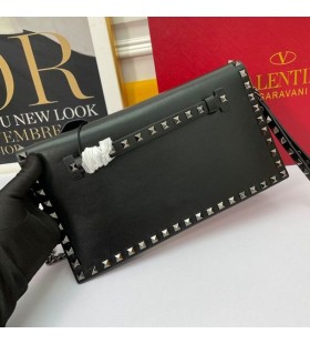 Valentino Gran Rockstud Brazalete Clutch Con Cadena De Piel De Becerro Negro/Plata