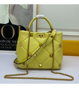 Valentino Meidum Romano Stud Bolso De Mano En Cuero Nappa De Color Amarillo