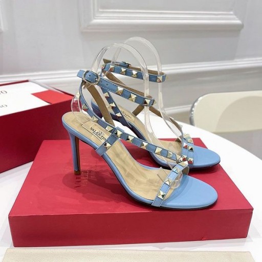 فالنتينو Rockstud الصنادل مع غير المتماثلة حزام جلد العجل المرأة السماء الزرقاء