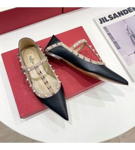 فالنتينو Rockstud راقصة الباليه الشقق مع T-حزام النساء براءات الاختراع والجلود السوداء