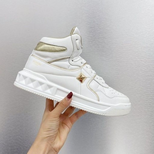 Valentino Jeden Stud Mid-Top Tenisky Unisex Telecí Kůže Bílá/Zlato