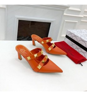 Valentino Roman Stud Podpatky Muly S Popruhy Ženy Telecí Kůže Oranžová