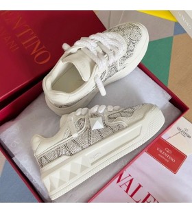 Valentino En Stud XL Lav-Top Sneakers til Unisex-Nappa Læder Med Toile Iconographe Hvide Krystaller