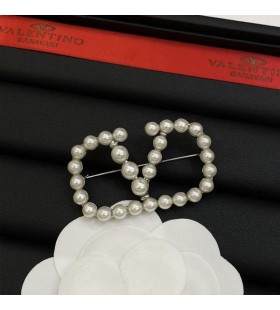 Valentino VLogo Signatur Broche I Resin Perler Med Sølv Metal