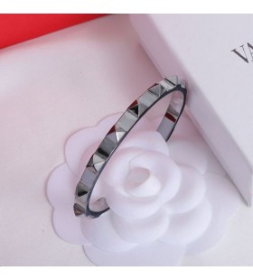Rockstud Valentino Bangle Armband In Zwart Metaal