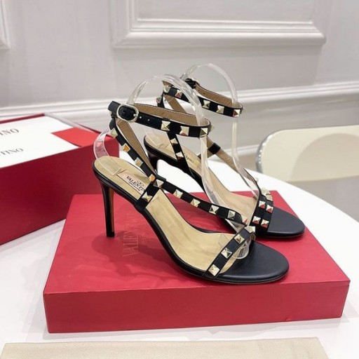 Valentinon Rockstud-Sandaalit Epäsymmetrinen-Hihna Naisten Vasikannahka Musta