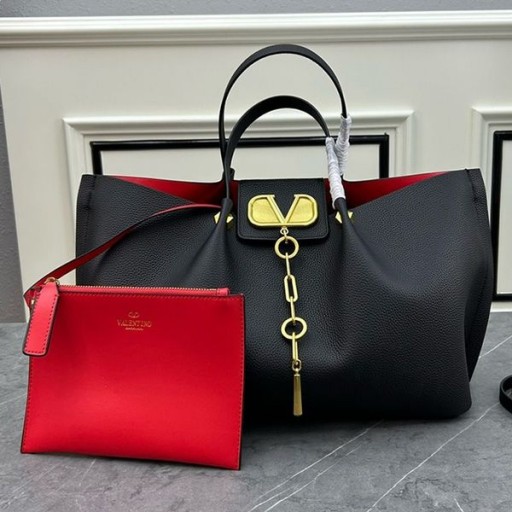 Valentino Grand VLogo Échapper Fourre-Tout En Cuir De Veau Grainé Noir